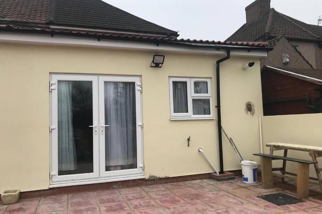The Dartford Five Bedrooms Attractive House エクステリア 写真