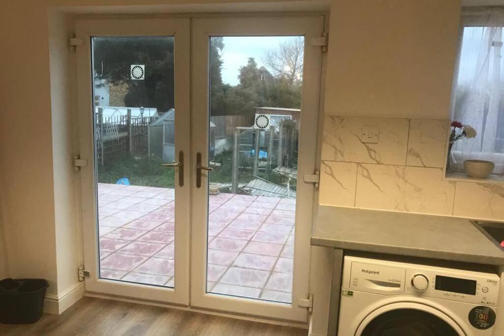 The Dartford Five Bedrooms Attractive House エクステリア 写真
