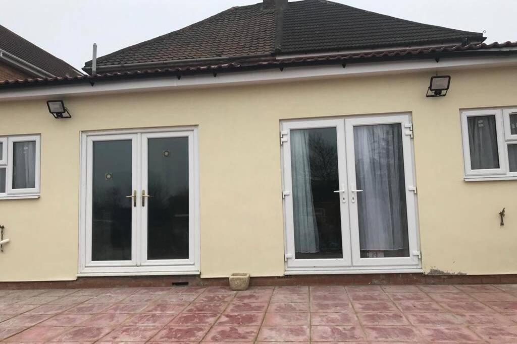 The Dartford Five Bedrooms Attractive House エクステリア 写真