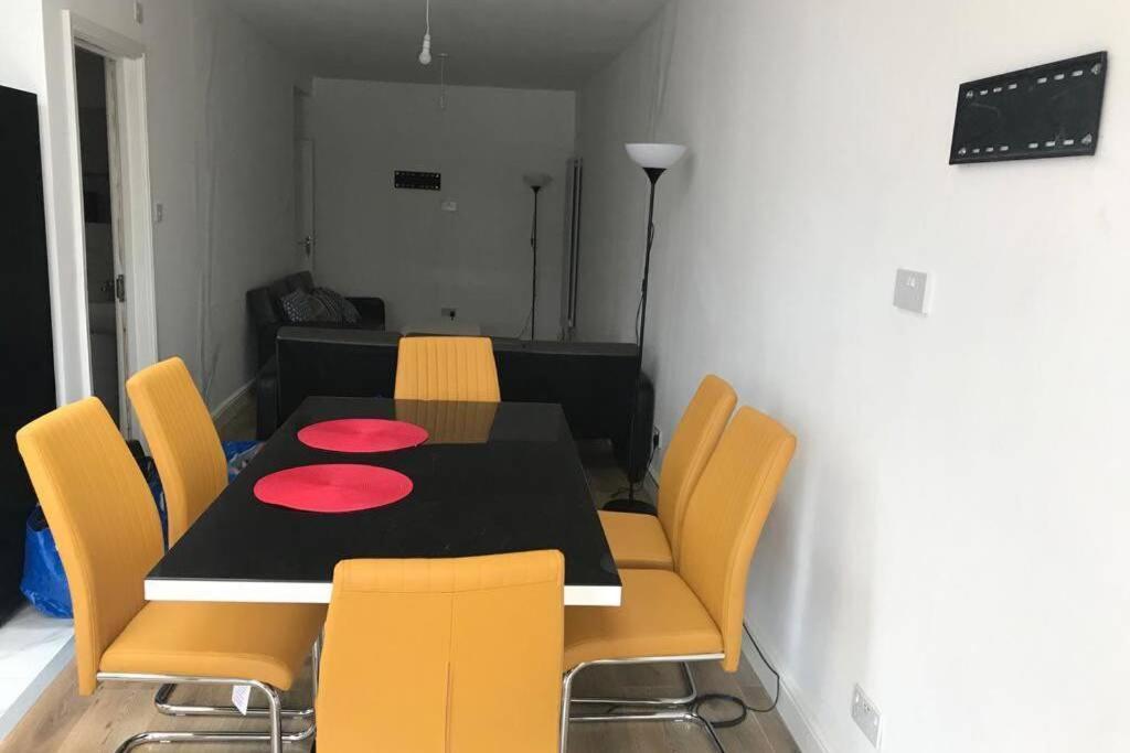 The Dartford Five Bedrooms Attractive House エクステリア 写真
