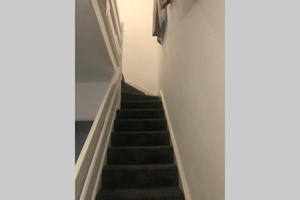 The Dartford Five Bedrooms Attractive House エクステリア 写真