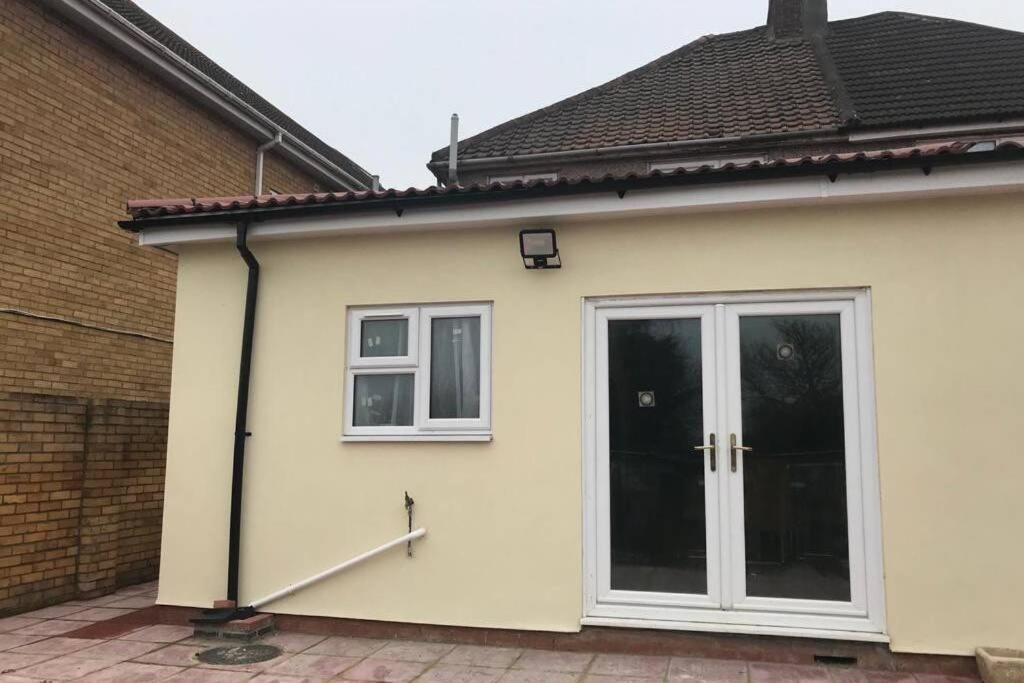 The Dartford Five Bedrooms Attractive House エクステリア 写真