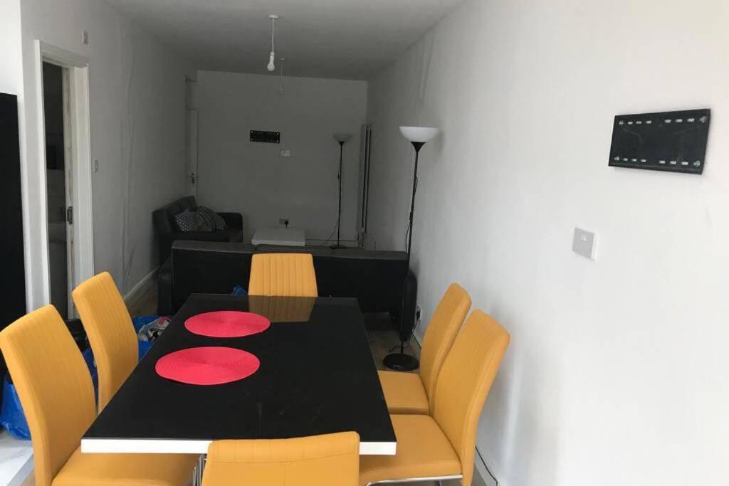 The Dartford Five Bedrooms Attractive House エクステリア 写真