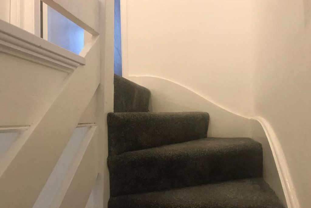 The Dartford Five Bedrooms Attractive House エクステリア 写真