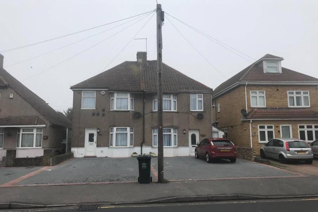 The Dartford Five Bedrooms Attractive House エクステリア 写真