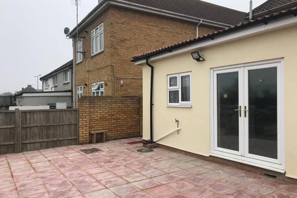 The Dartford Five Bedrooms Attractive House エクステリア 写真