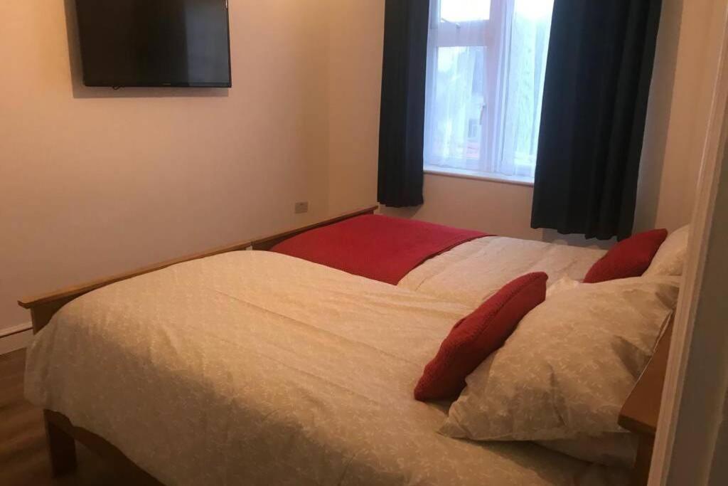 The Dartford Five Bedrooms Attractive House エクステリア 写真